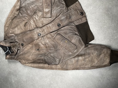 Veste en cuir grise